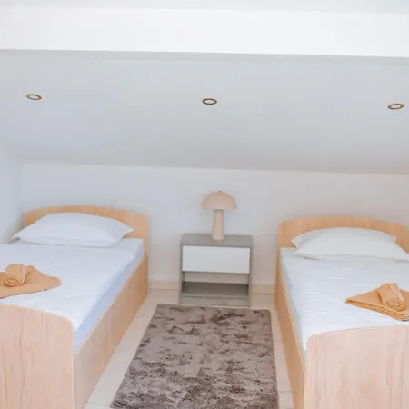 Velvet House Lohovo ヴィラ *